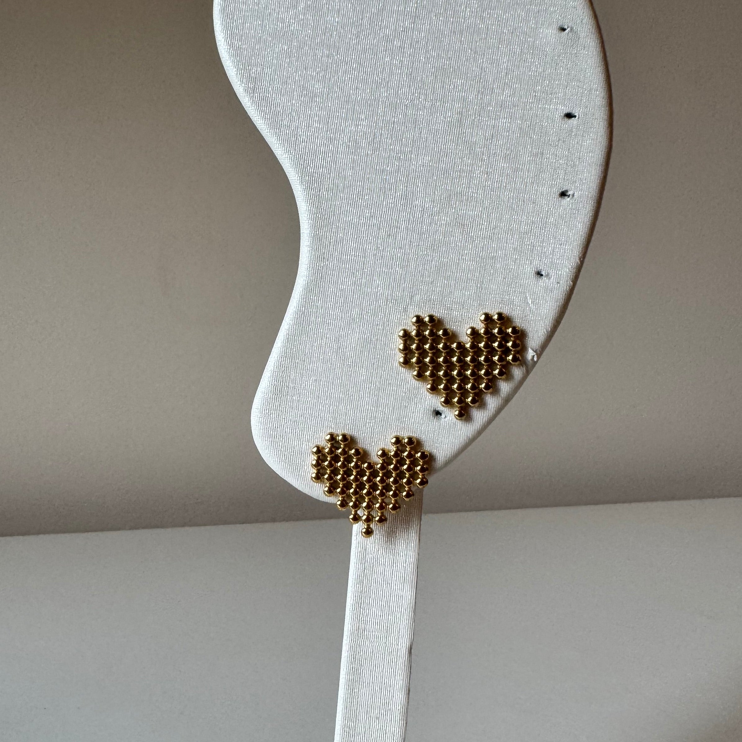 Orecchini Love puntinati